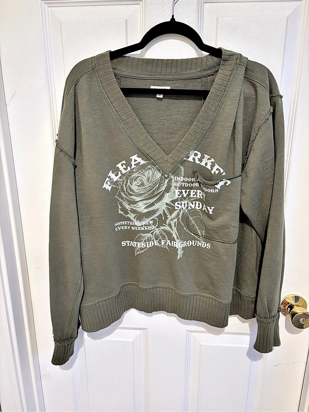 Pilcro V-Neck Graphic Sweatshirt Medium, RUNS LARGE